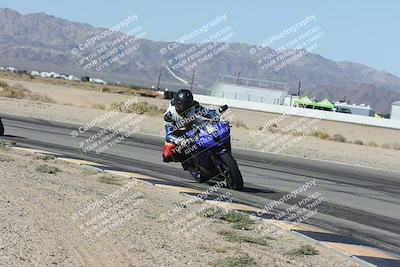 media/Oct-30-2025-Racers Edge (Thu) [[dabbdaf680]]/3-B Group/Session 3 (Turn 15 Inside)/